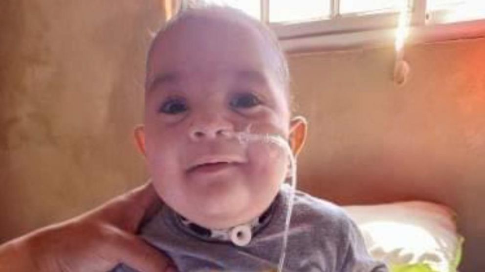 Se encuentra con internación domiciliaria.