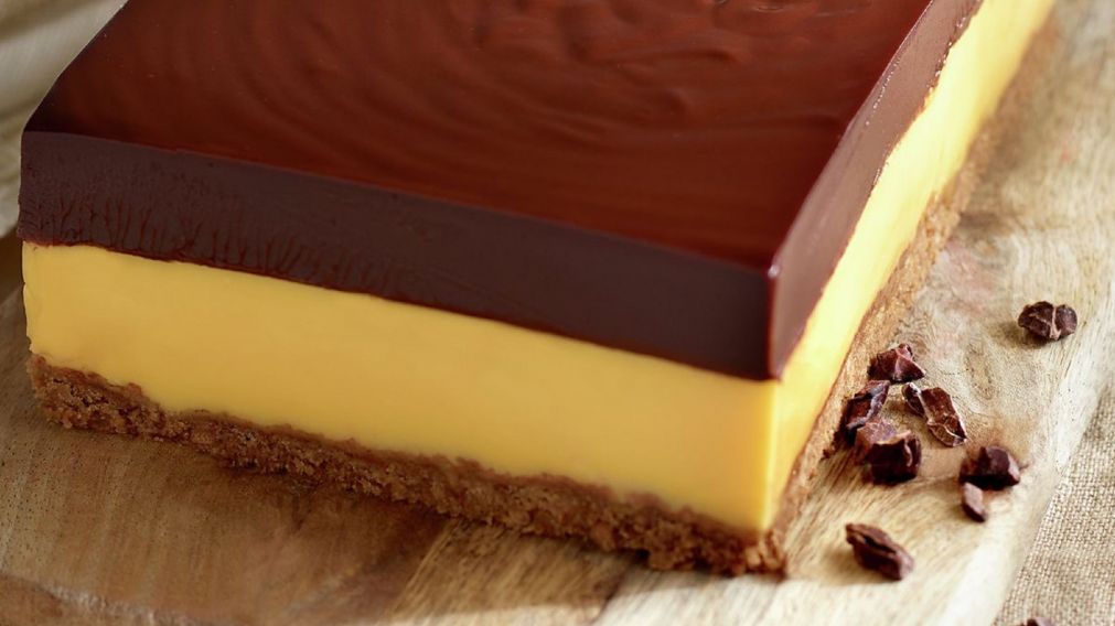 Esta tradicional "tarta de la abuela" de flan, galletitas y chocolate queda exquisita. 
