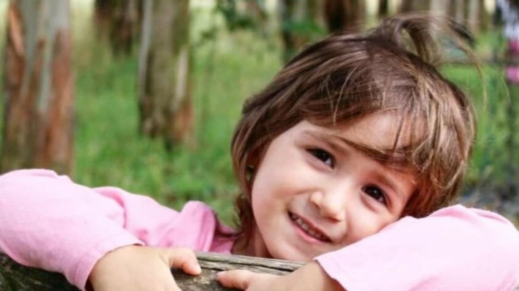 “Desde que tenía dos años Emily lucha contra la leucemia. Ya pasaron casi cinco años de un doloroso tratamiento”, detalló la madre de Emily.
