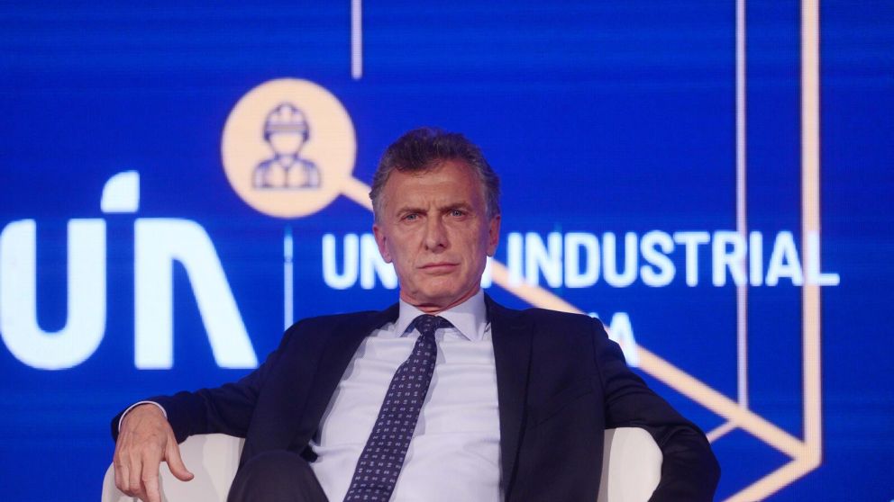 Mauricio Macri imputado por supuesto espionaje ilegal a los familiares de los tripulantes.