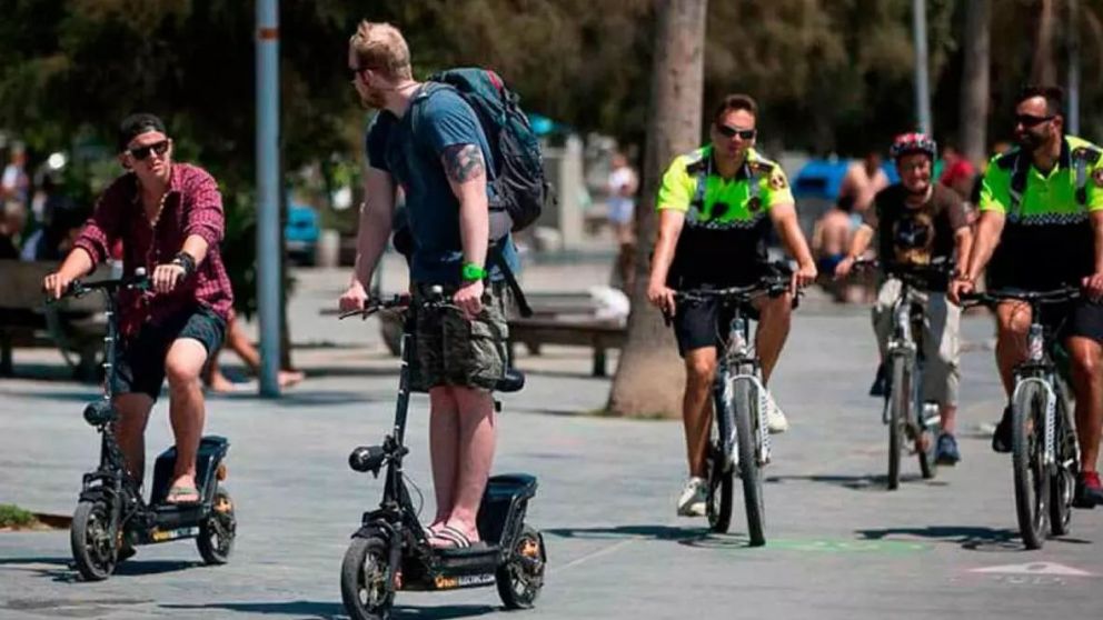 Además de bicicletas y monopatines, también se podrá acceder a cascos y otros accesorios.