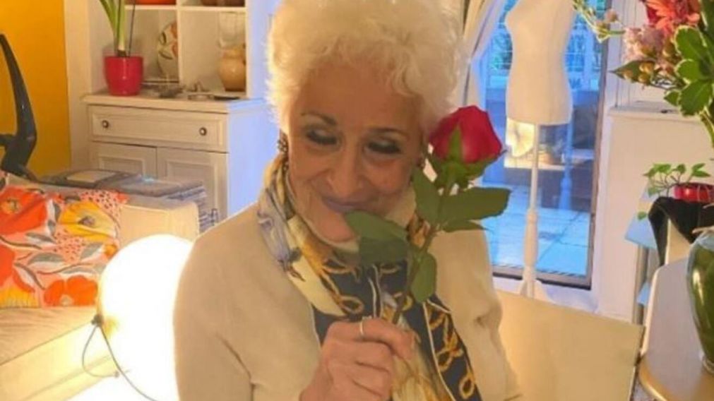 Hattie Retroage tiene 85 a�os y una larga lista de encuentros amorosos generadas a partir de Tinder (Facebook).