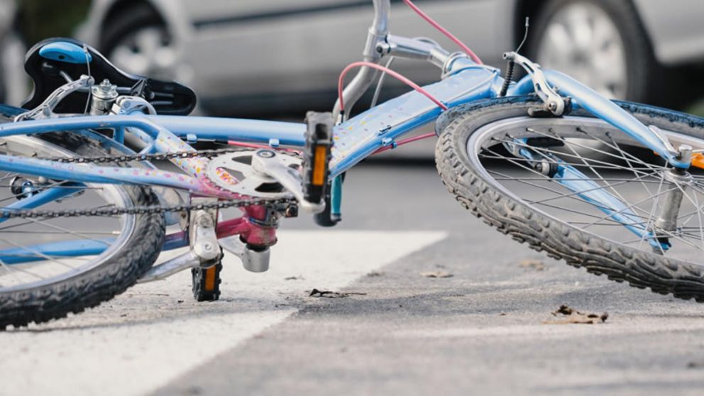 Dos ladrones interceptaron al pibe y lo amenazaron con un cuchillo para sacarle una bicicleta.