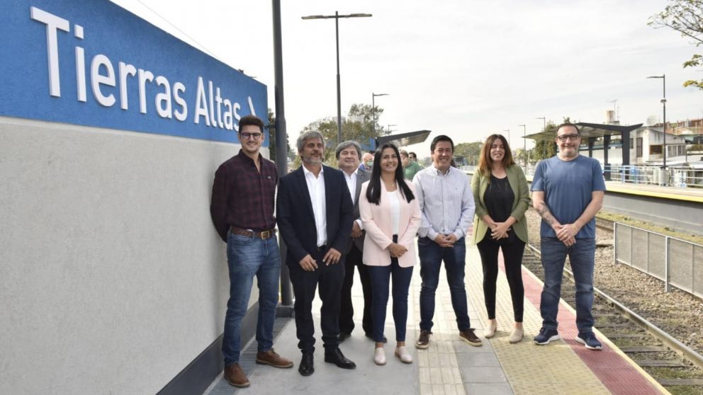 Los funcionarios recorrieron la estación para comprobar las modificaciones realizadas.