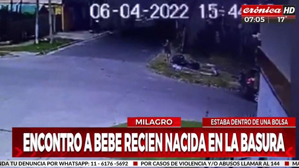 El estremecedor momento en que la mujer abandona a la beba entre la basura (Cr�nica HD).