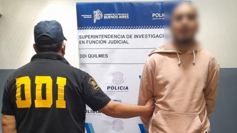 Este es el individuo que fue capturado por los investigadores policiales.