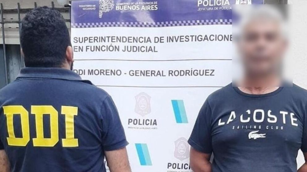 Este es el sujeto que fue capturado por los investigadores policiales.