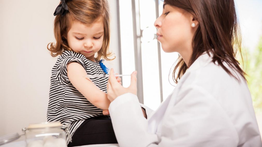 La campa�a de vacunaci�n antigripal comenz� el 25 de marzo con la convocatoria al personal de salud y desde este lunes incorpor� a beb�s, ni�os y personas gestantes.