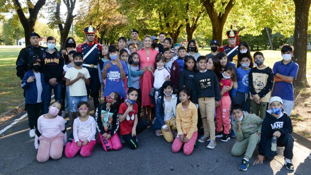 Fabiola Yáñez compartió una jornada en la Quinta de Olivos con los chicos y chicas de la ONG "Somos Familia".