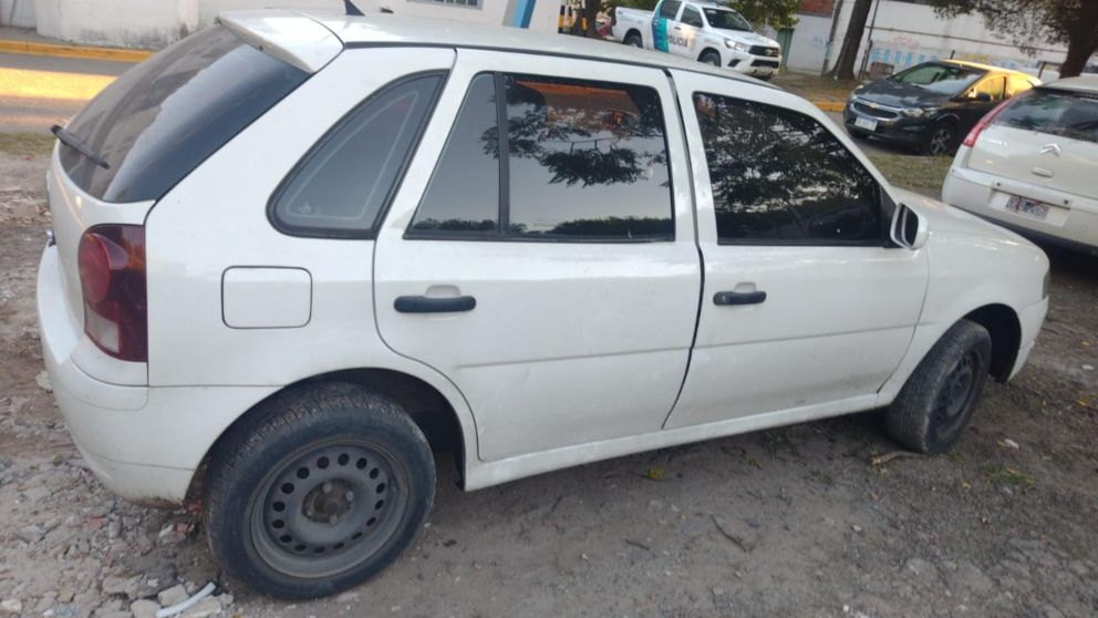 El vehículo sustraído fue recuperado por los uniformados.