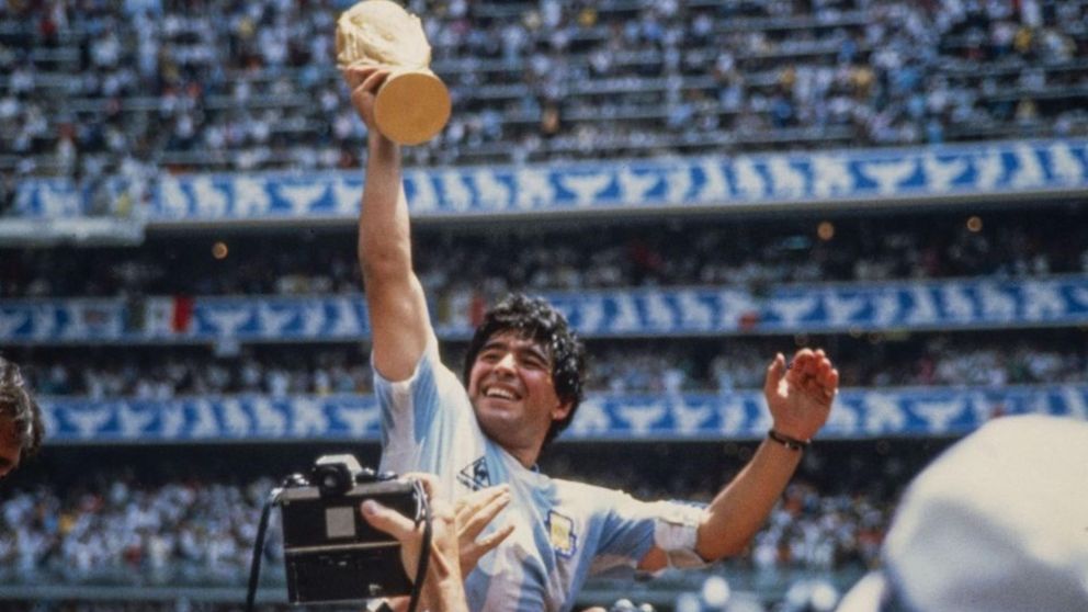 Maradona fue homenajeado en la ceremonia del sorteo para el Mundial Qatar 2022.