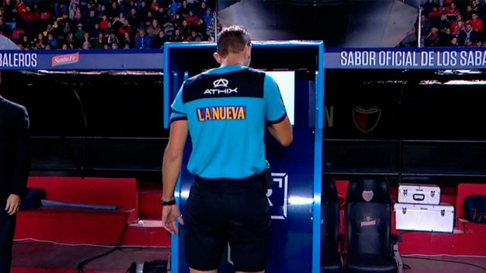 El VAR hizo su debut en el fútbol argentina en el triunfo de Aldosivi frente a Colón.
