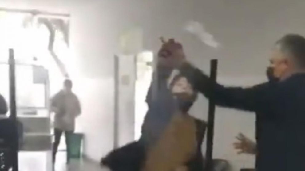 Según trascendió, habría querido rectificar la partida de nacimiento de su hijo.