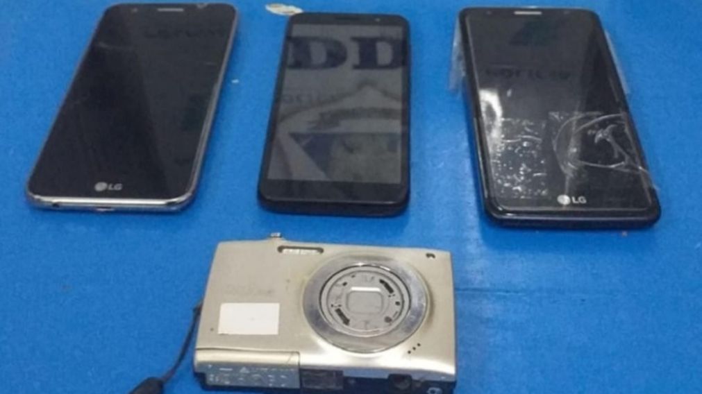 Estos son los objetos que fueron incautados en poder de la sospechosa.