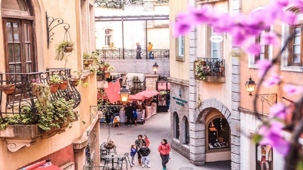 Locales gastron�micos y comerciales, ferias los s�bados, teatro y juegos para los m�s chiquitos: conoc� Plaza Canning, a tan solo 30 kil�metros de la Ciudad de Buenos Aires.