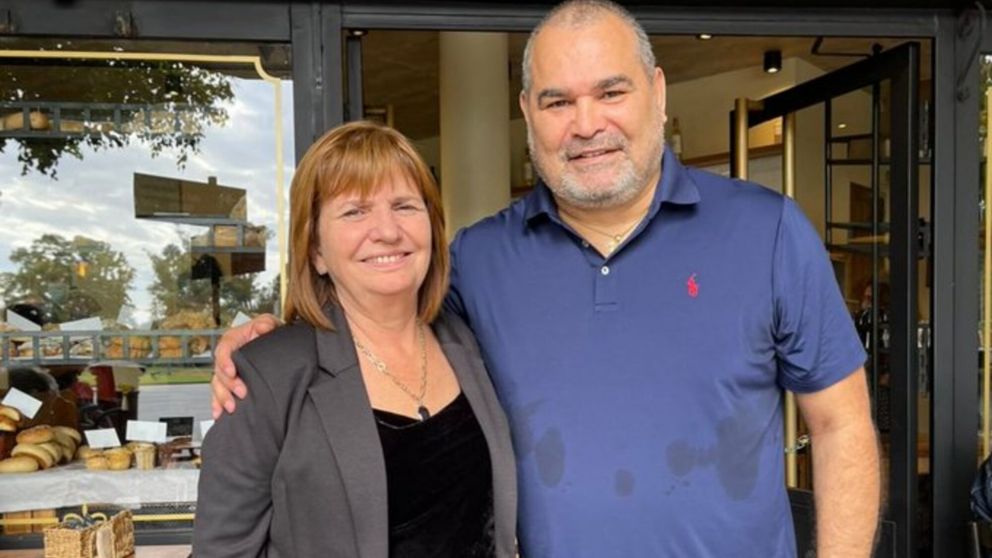 Chilavert levantó su perfil en redes al criticar a Doja Cat y hoy se reunió con Bullrich.