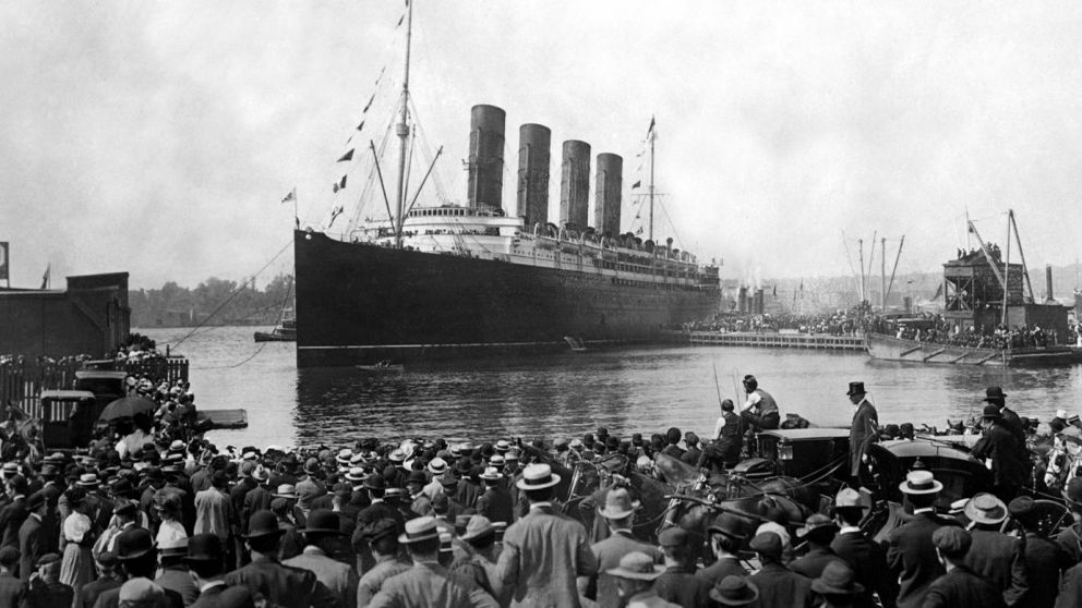 El Titanic se hundi� en su viaje inaugural.