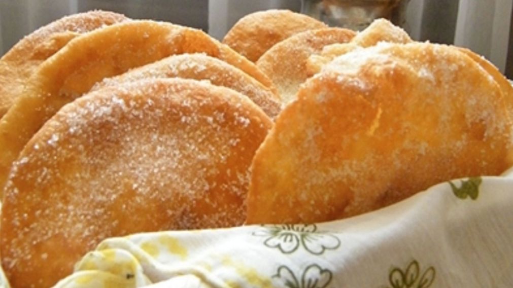 La receta de tortas fritas de las abuelas reversionadas son un éxito.