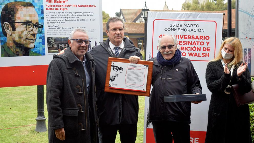 Zamora y Bauer en el homenaje al escritor que fue asesinado por la dictadura en 1977.