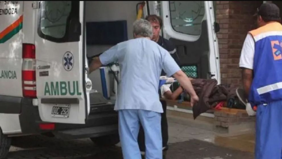Los dos hombres fueron hospitalizados tras ser atacados (Gentileza Mendoza Post).