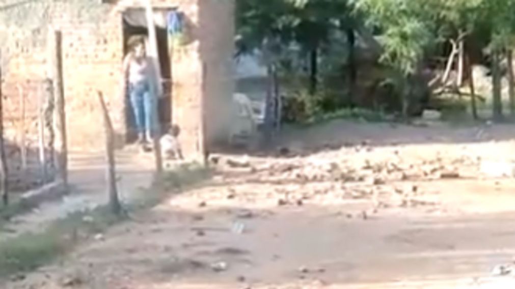 Una mujer golpeó brutalmente a su hijo de un año y medio en la cabeza.