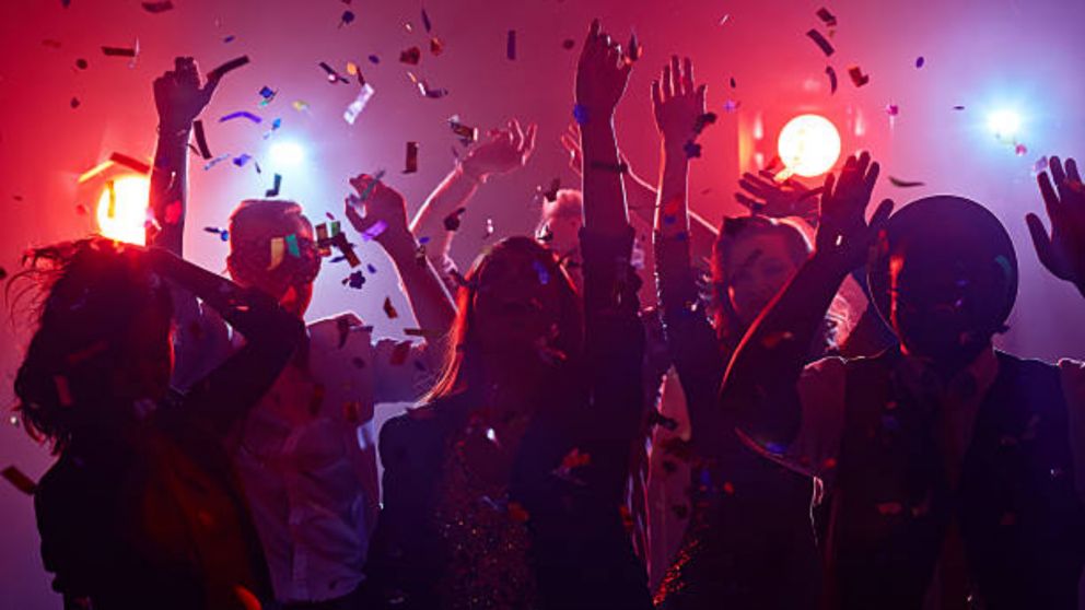 Los astrólogos dicen que las personas son más o menos fiesteras dependiendo de su signo zodiacal.