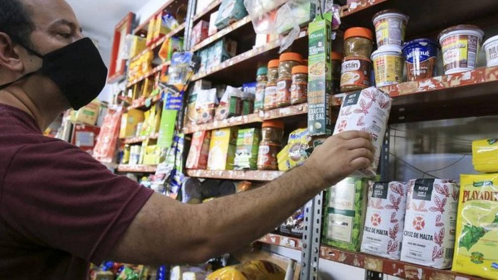 Empresas y supermercados retrotraerán los precios al último 10 de marzo tras acuerdo con Comercio Interior.