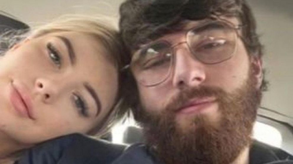 Los jóvenes canadienses se conocieron en la puerta de un supermercado cuando ella le ofreció una "limosna".