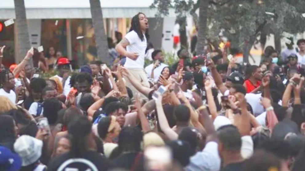 El toque de queda en Miami entrará en vigor desde este próximo jueves y se mantendrá hasta el siguiente lunes (Télam).