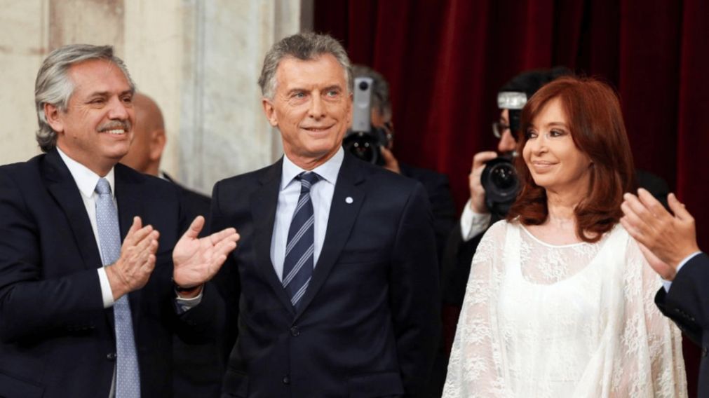 Alberto Fernández, Mauricio Macri y Cristina Kirchner durante la asunción del 10 de diciembre (Reuters).