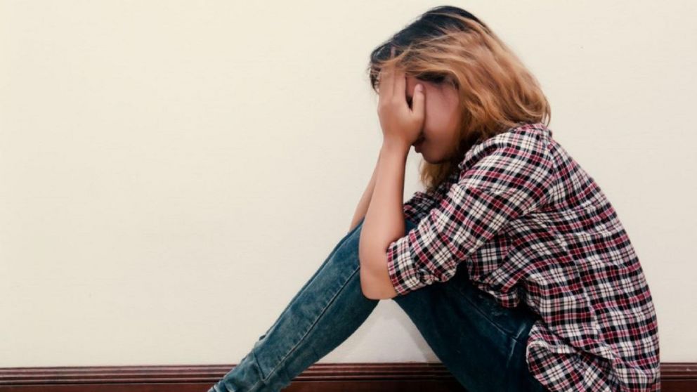 Según UNICEF, cada día mueren más de 10 adolescentes por suicidio en América Latina y el Caribe (ceril.net).