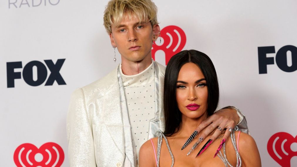 Megan Fox y Machine Gun Kelly llegaron a Argentina y se sacaron muchas fotos con sus fan�ticos.