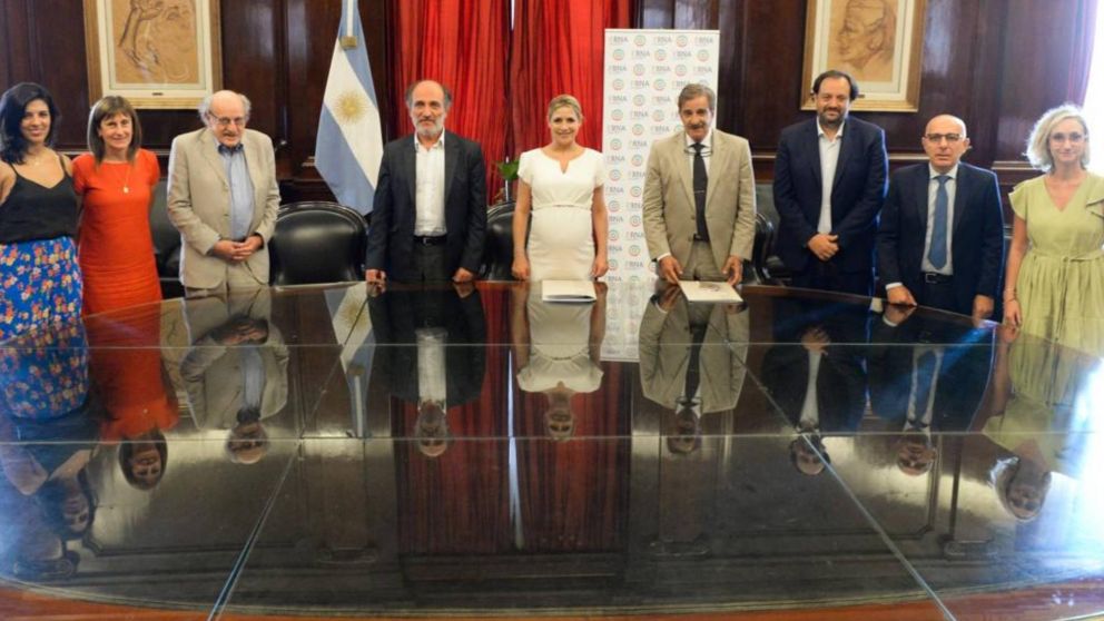 Fabiola Yáñez presente en el cambio de autoridades de la Fundación Banco Nación Argentina.