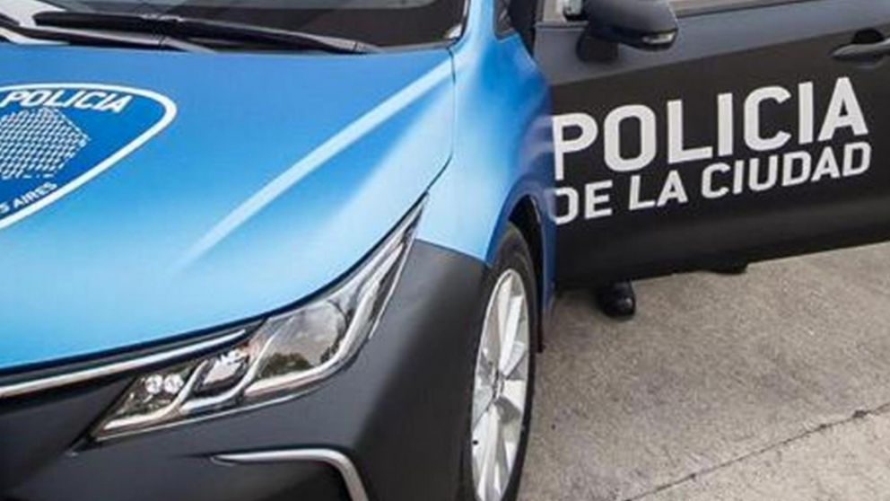 Los efectivos de la comisaría vecinal 7B iniciaron una persecución con un patrullero (Télam).