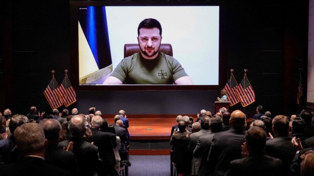 El presidente de Ucrania durante su videoconferencia frente al Congreso estadounidense (captura).