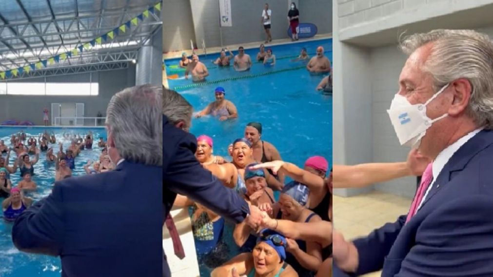 Alberto Fernández irrumpió en una clase de gimnasia acuática y sorprendió a decenas de mujeres (Twitter).