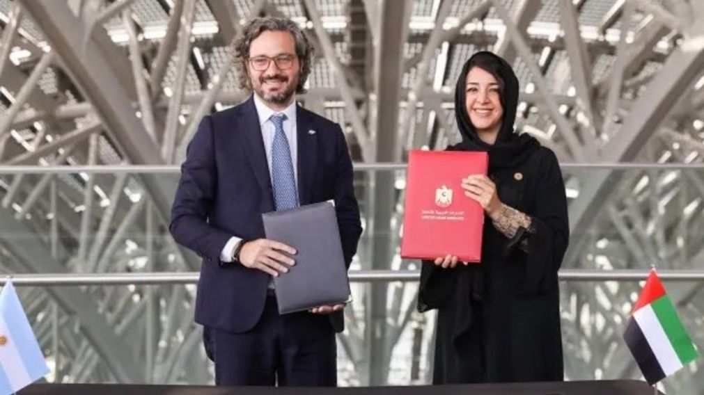 Santiago Cafiero encabezó el encuentro y estuvo junto a la ministra de Estado de Cooperación Internacional, Reem Bint Ebrahim AlHashim.