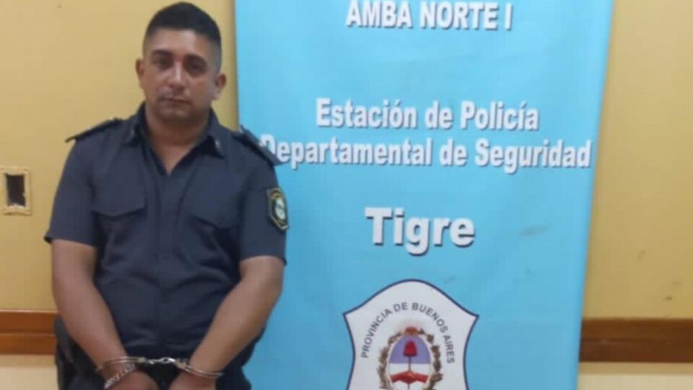 "Le tocó la pierna, le dio un beso en la mejilla", reveló una fuente judicial a Telam.