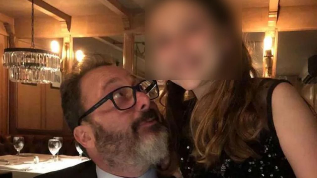 Gerardo Roz�n, junto a su hija Elena, de 11 a�os.