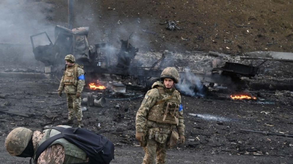 Aumenta el asedio ruso a Kiev y Moscú asegura haber tomado el “control total” de Melitopol (Telam).