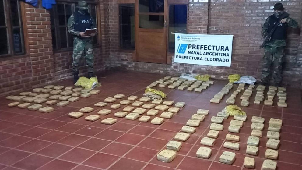 ¡A la flauta! Caen con 315 panes de marihuana: dos detenidos