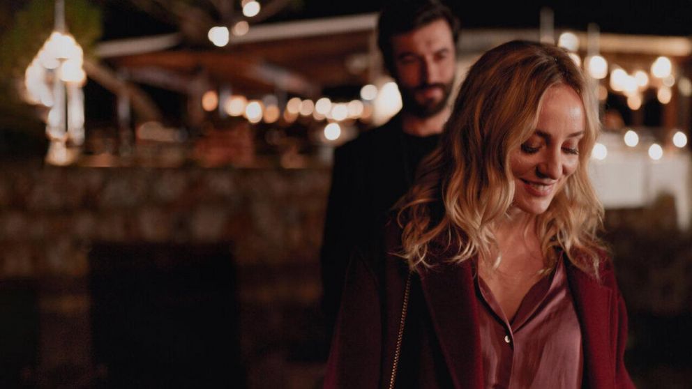 Mentiras est� protagoniza por �ngela Cremonte y Javier Rey.