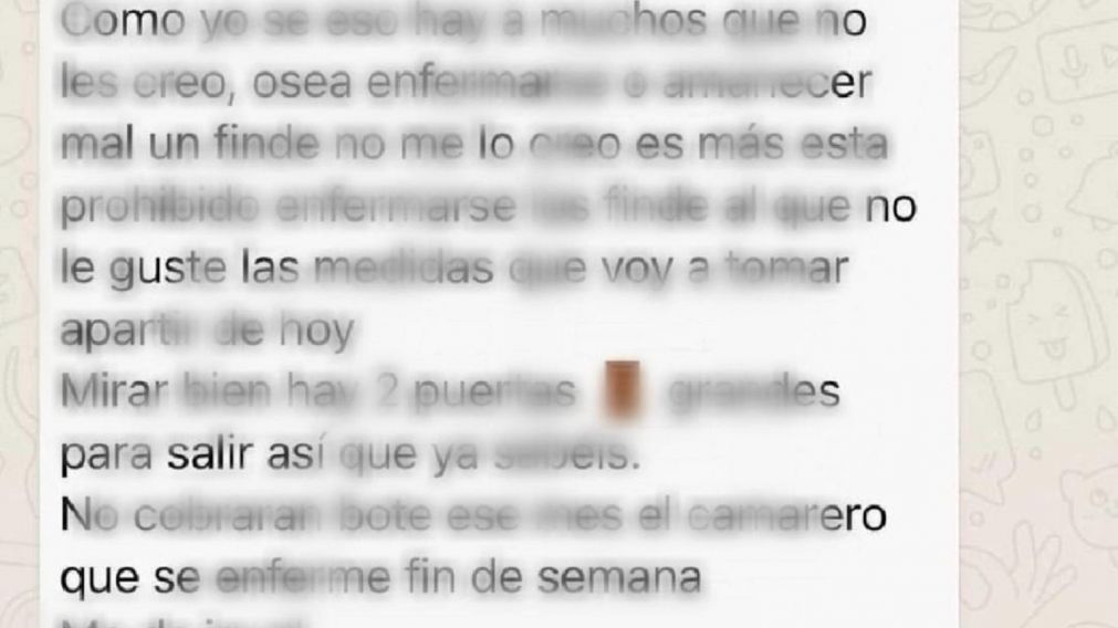 El dueño de un bar amenazó a sus empleados y les prohibió enfermarse el fin de semana.