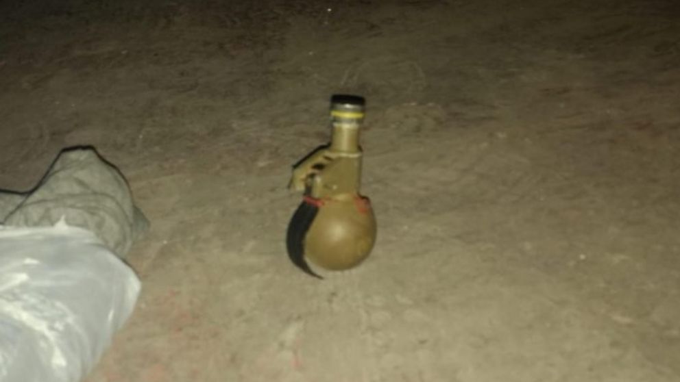 Esta es la granada que los malvivientes les arrojaron a los efectivos policiales.