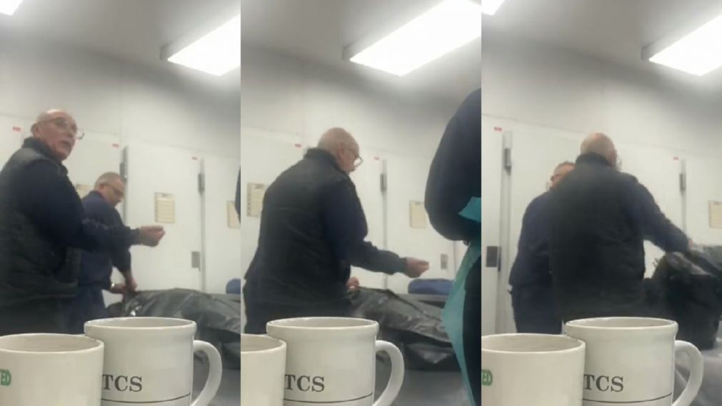 Unos empleados de una funeraria hicieron una broma de mal gusto y terminaron siendo suspendidos (imagen captura vídeo).