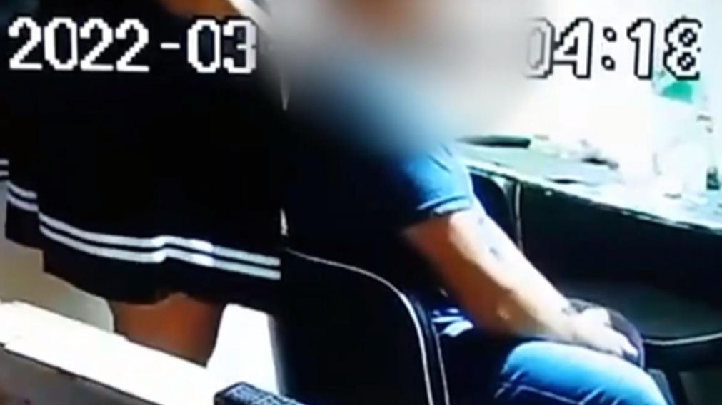 La víctima, de 50 años, fue hallada inconsciente en su casa del partido bonaerense de Moreno (Captura de video).