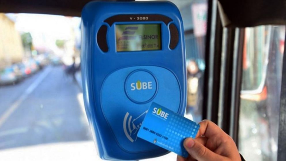 La comunidad argentina se queja por la falta de tarjetas SUBE en el país.