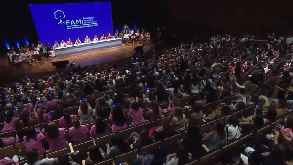 Alberto Fernández por el Día de la Mujer: "La mejor sociedad que podemos construir es la que amplía derechos".