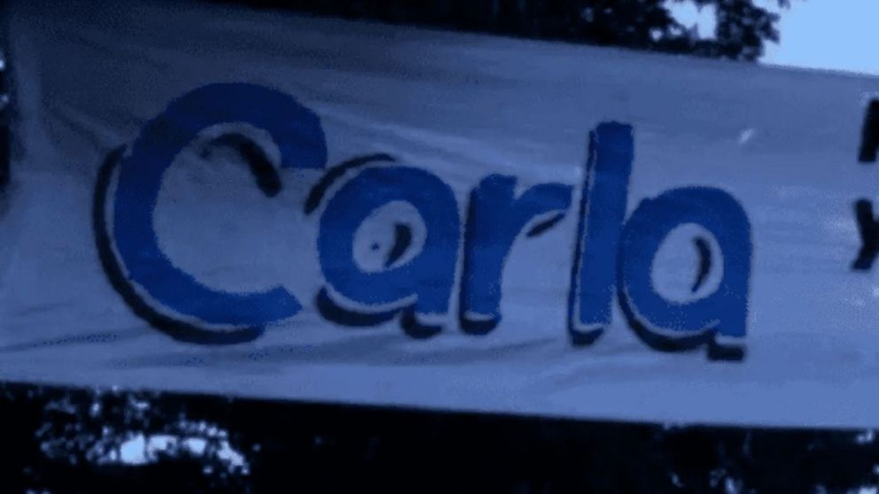 La foto del pasacalle se hizo viral en Twitter.