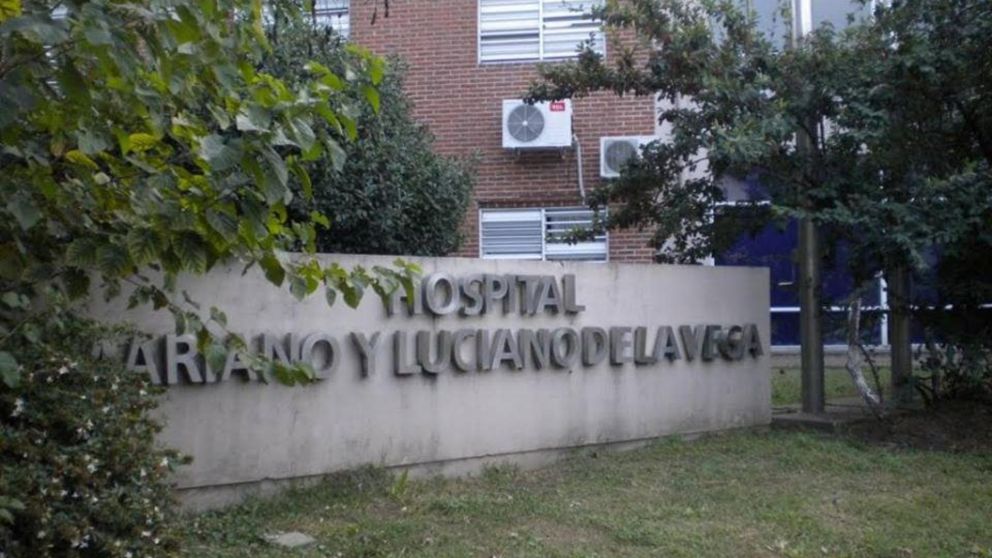 La víctima, de 27 años, tuvo que ser asistida por los médicos en este nosocomio.